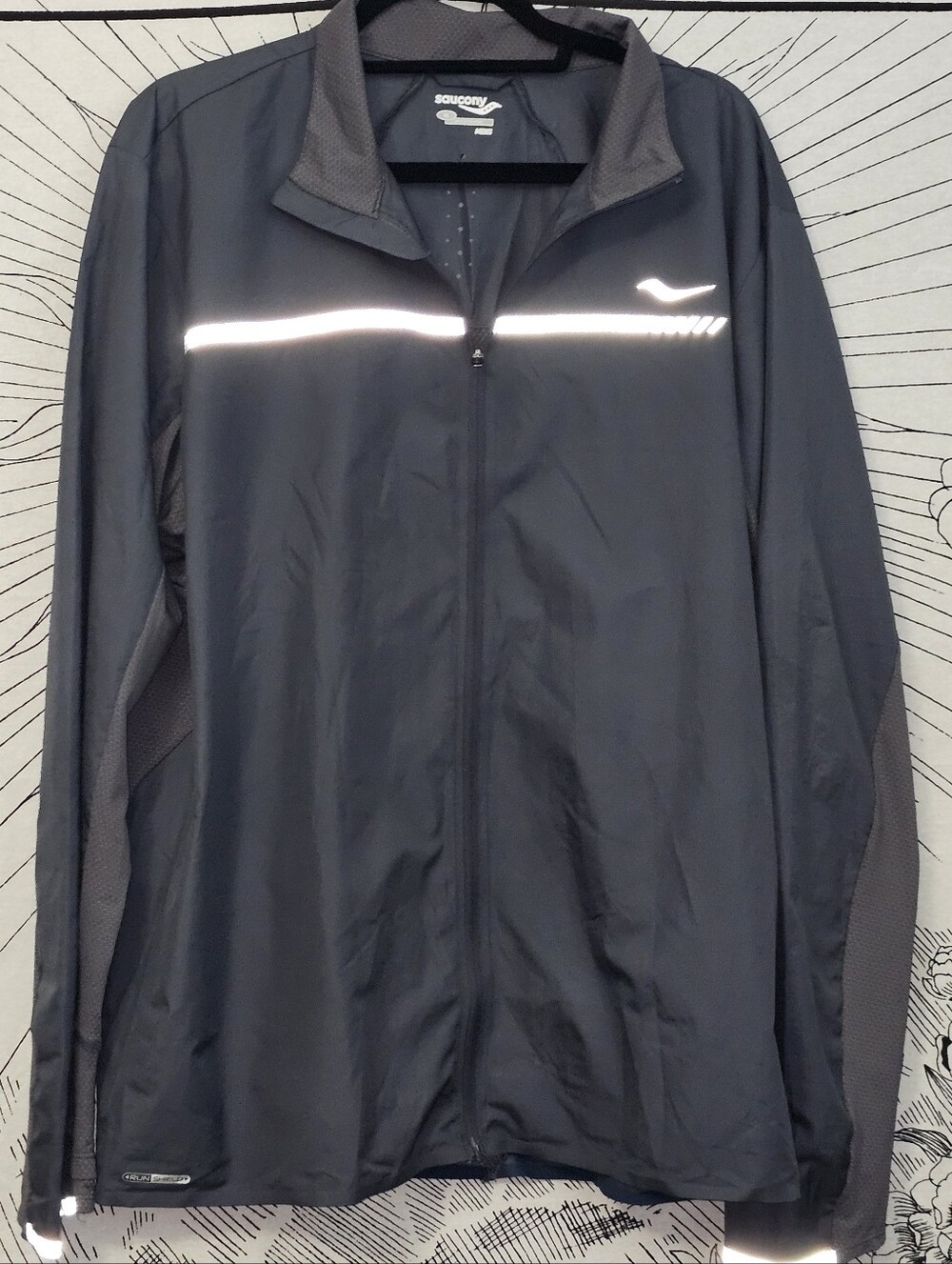 Saucony Men's Dark Grey Reflective Running Jacket XL